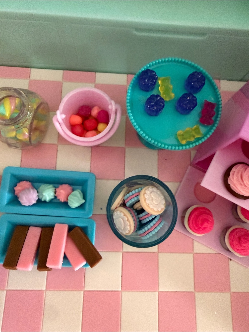 Glitter Girls Sweet Shop Playset - Pastel Pink & Mint Candy Store - Picture 6 of 9